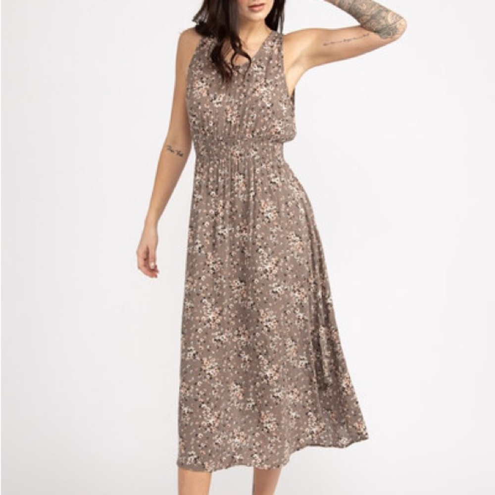 ⭐️5/$20⭐️ Kismet open back midi dress
